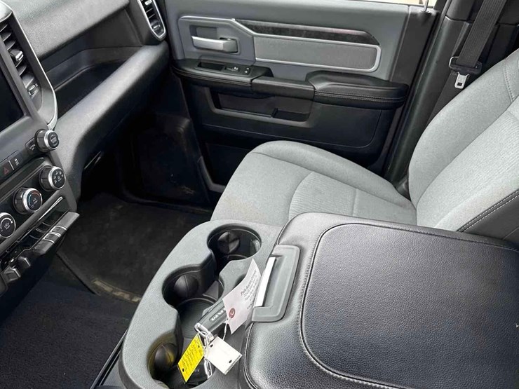 2022-dodge-3500-image-21