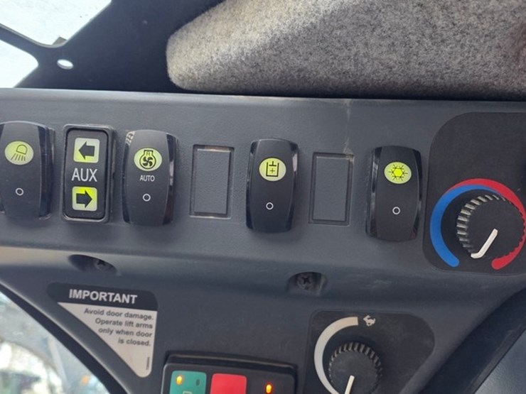 2021-deere-325g-image-60