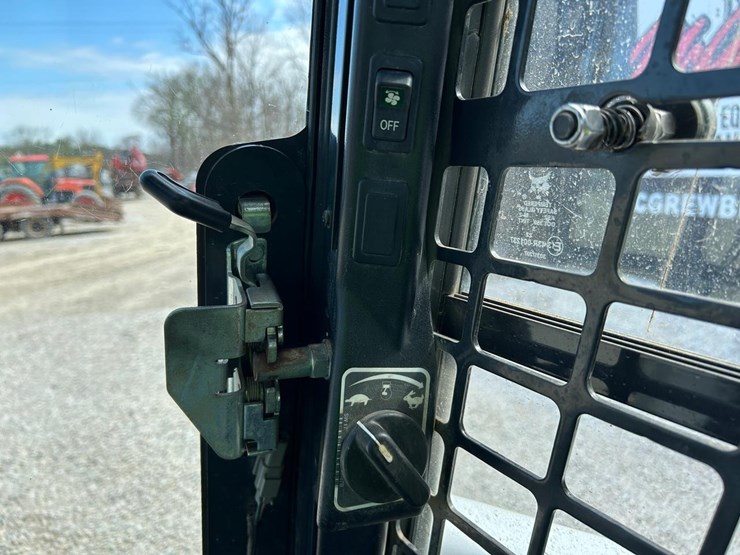 2022-bobcat-t770-image-23