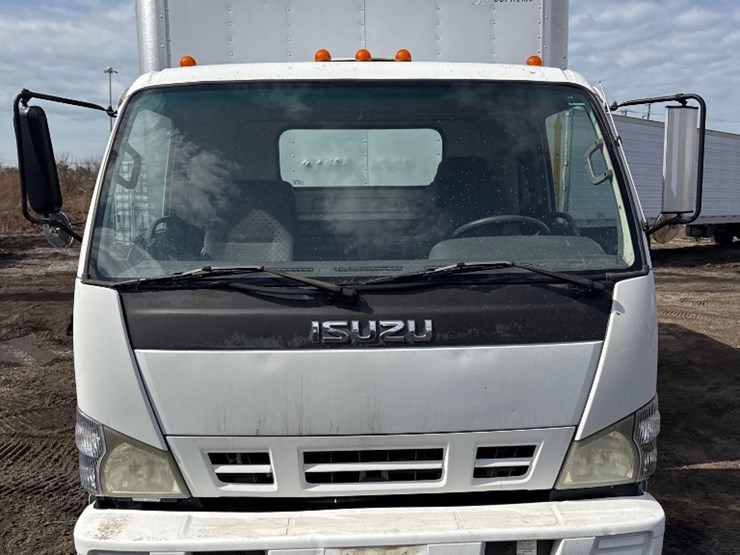 2006-isuzu-npr-image-2