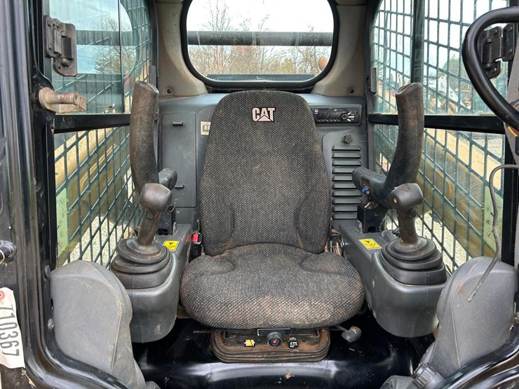 2017-caterpillar-259d-image-21