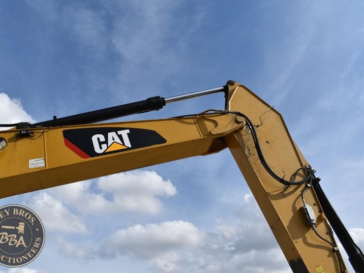 2019-caterpillar-326fl-image-22