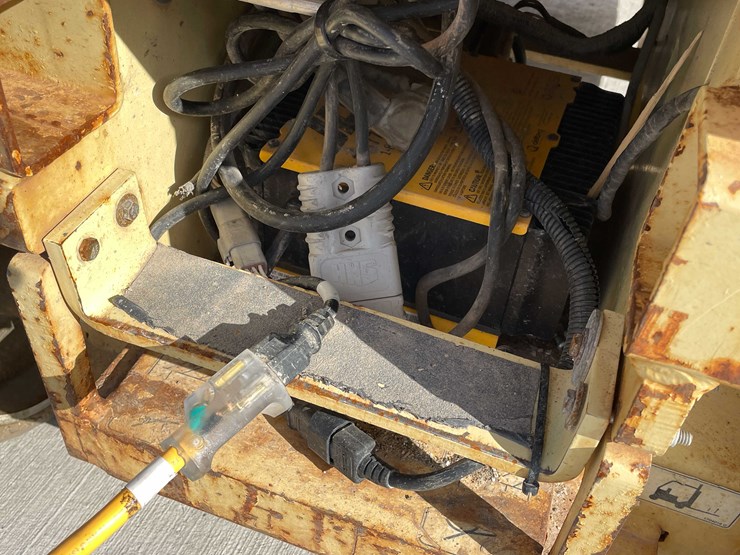 2014-jlg-1930es-image-16