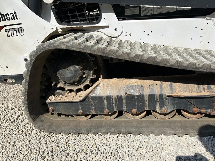 2022-bobcat-t770-image-13