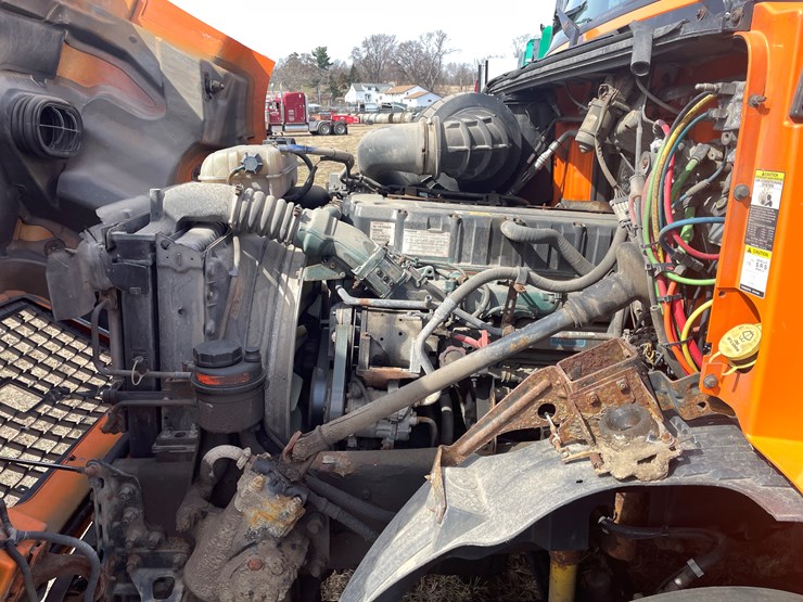 #123-•-2006-volvo-day-cab-semi-tractor-(has-wi-title)-image-62