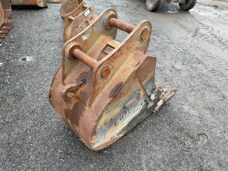 geith-24"-bucket-with-teeth-image-4