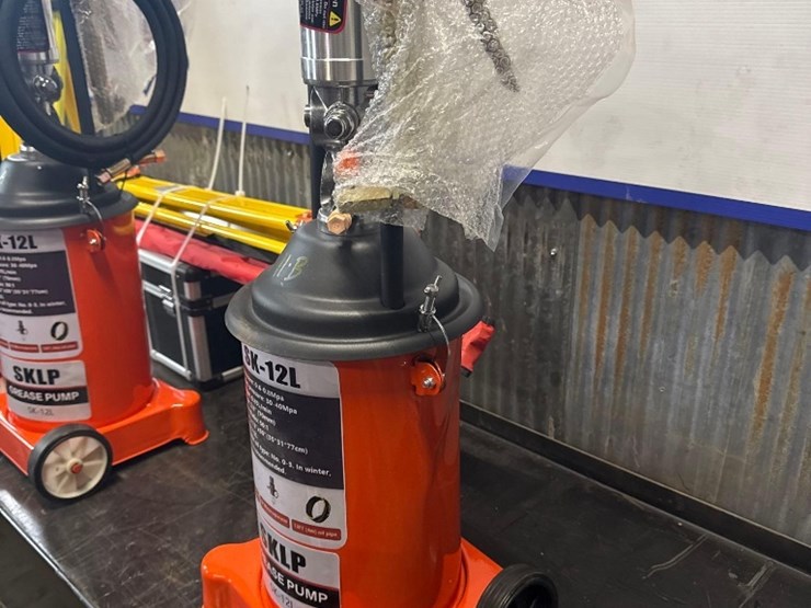 new-sklp-co-mobile-grease-pump-model-sk-12l-image-2