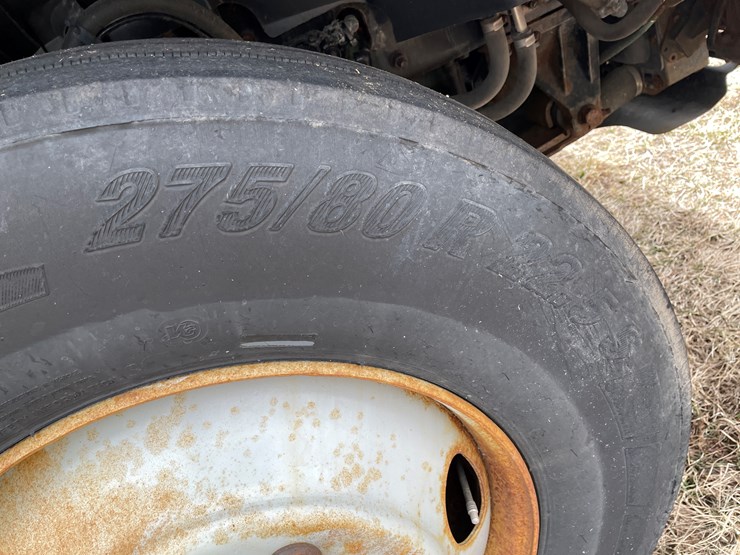 #117-•-2009-volvo-day-cab-semi-tractor-(has-wi-title)-image-17