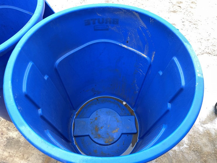 #3946-•-(2)-rubbermaid-brute-55-gallon-trash-barrels-image-9