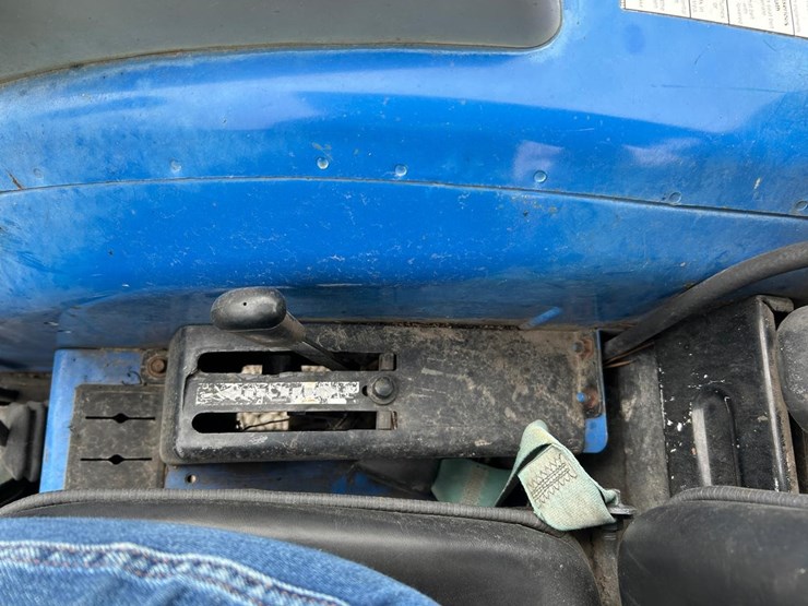 new-holland-boomer-40-image-24