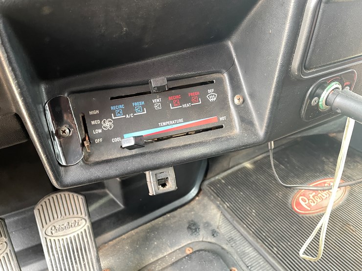 1989-peterbilt-379-image-100