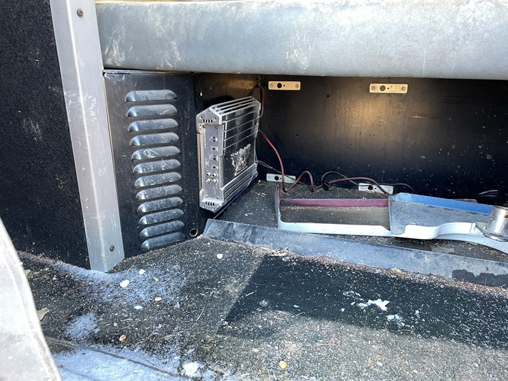 #3937-•-semi-sleeper-cab-image-18