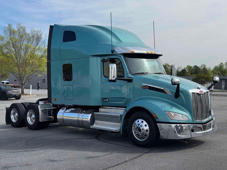 2023-peterbilt-579-image-7