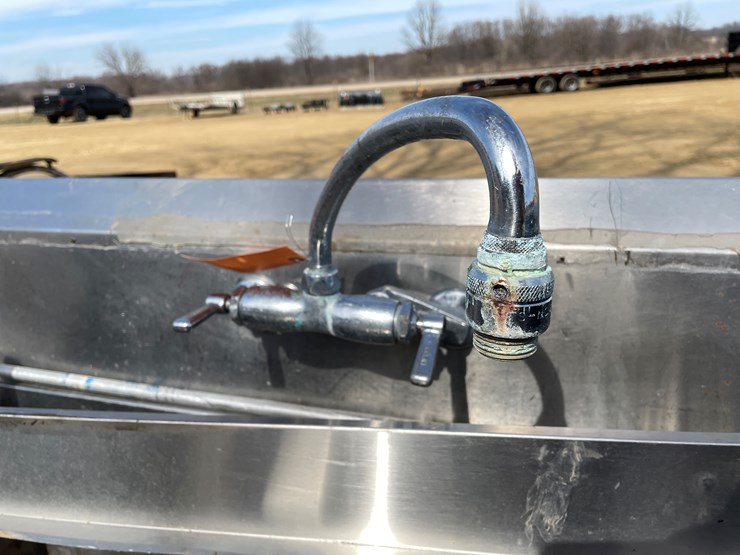 #3974-•-stainless-steel-3-bay-sink-image-17