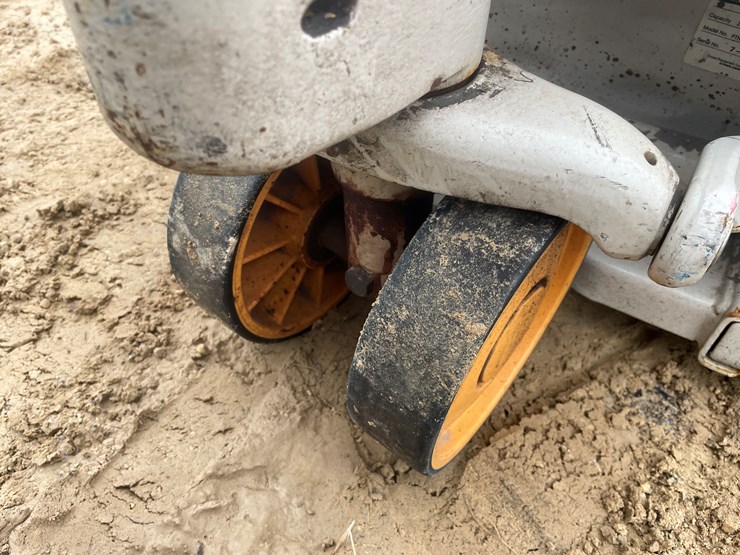 #3917-•-crown-5,000-lbs.-pallet-jack-image-8