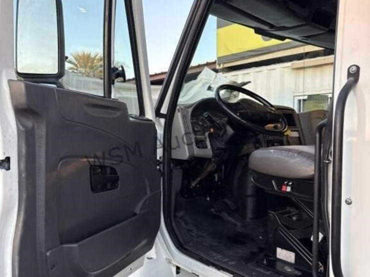 2009-international-durastar-4400-image-55