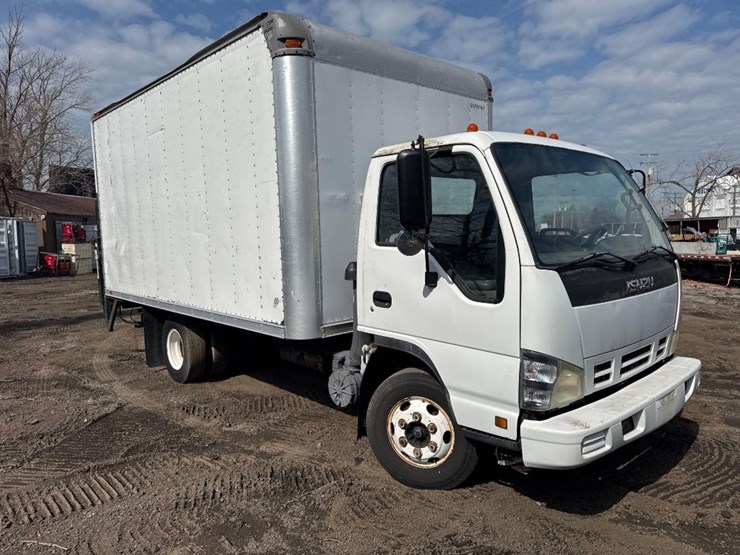 2006-isuzu-npr-image-3