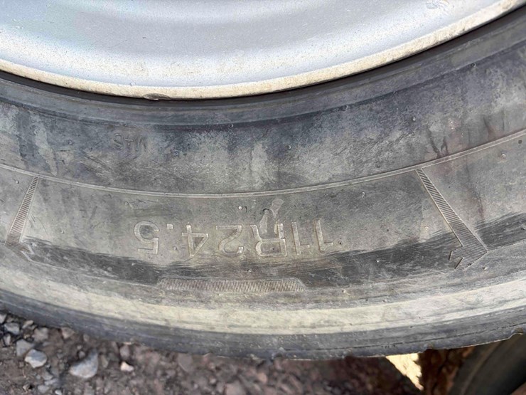 1996-peterbilt-tri-axle-dump-image-6