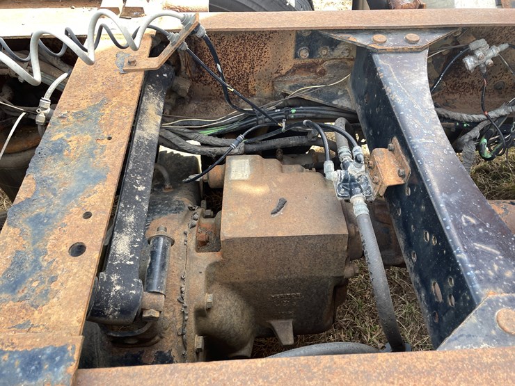 #123-•-2006-volvo-day-cab-semi-tractor-(has-wi-title)-image-32