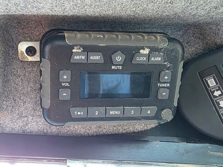 2021-deere-325g-image-63