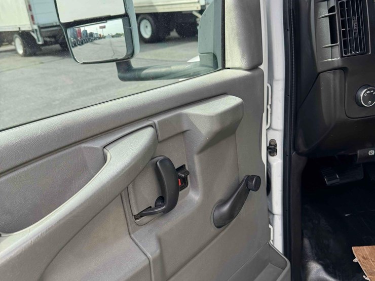 2009-chevrolet-3500-image-21