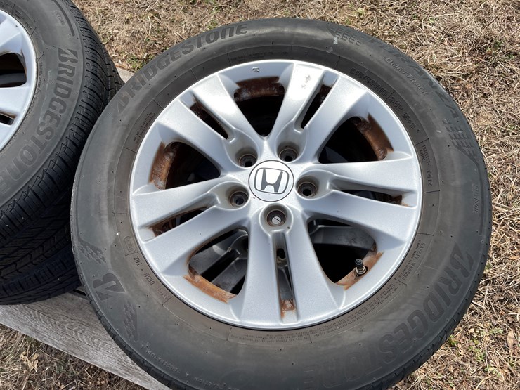 #10703-•-(4)-bridgestone-16"-tires-on-honda-5-bolt-aluminum-rims-image-5