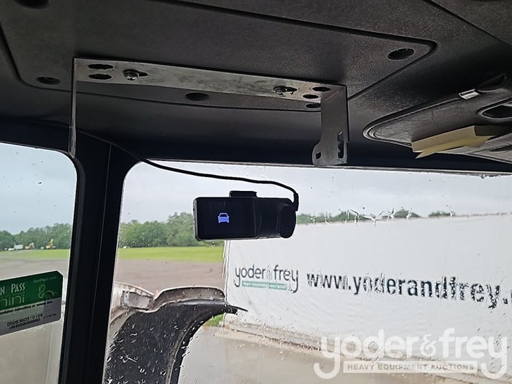 2014-peterbilt-579-image-37