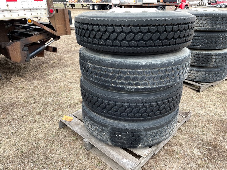 #10748-•-(4)-semi-tires-on-aluminum-rims-image-3