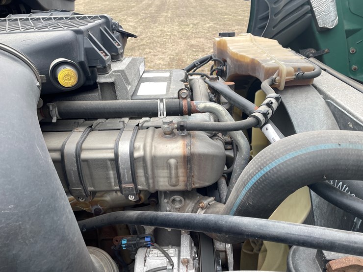 #114-•-2017-freightliner-single-axle-day-cab-semi-tractor-(has-wi-title)-image-62