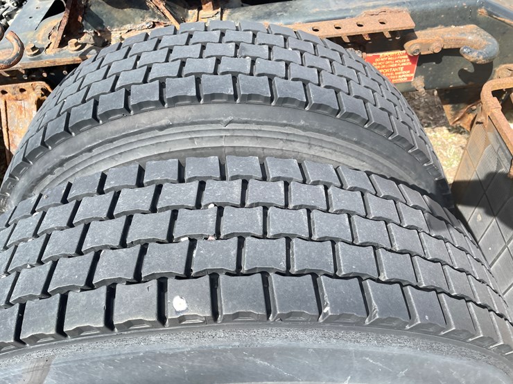 #115-•-2013-volvo-single-axle-day-cab-semi-tractor-(has-wi-title)-image-43