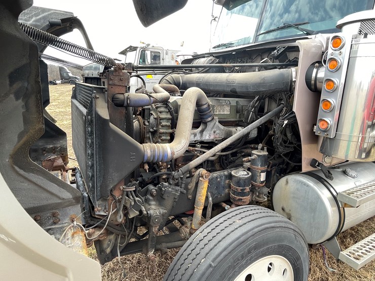 #128-•-2003-western-star-sleeper-cab-semi-tractor-(has-wi-title)-(non-runner)-image-52