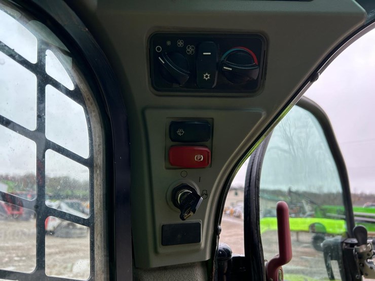 2021-caterpillar-299d3-image-26