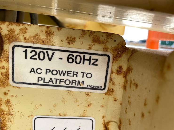 2014-jlg-2630es-image-26