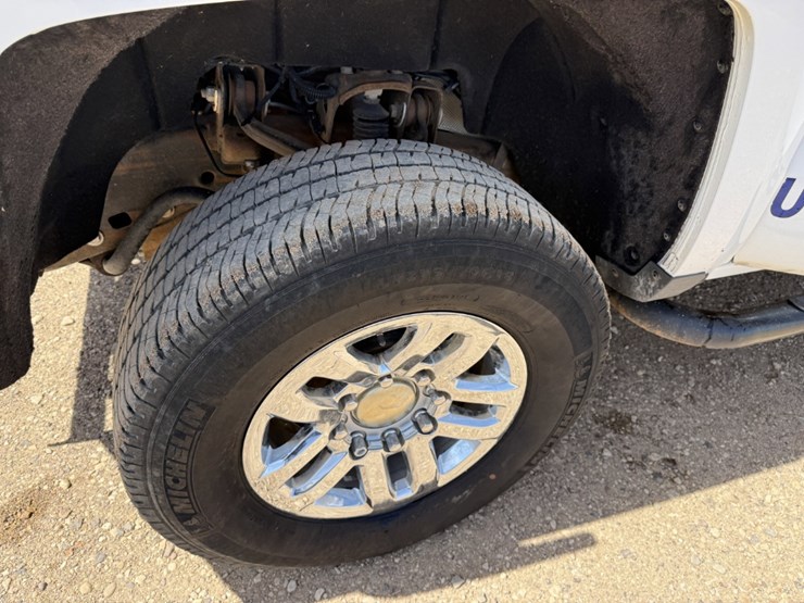 2015-chevrolet-silverado-2500hd-image-8