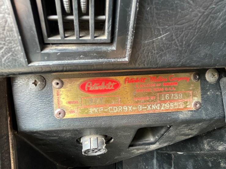 1999-peterbilt-377-image-73