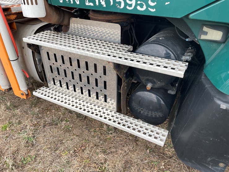 #110-•-2014-volvo-car-hauler-semi-and-trailer-(has-wi-title)-image-70