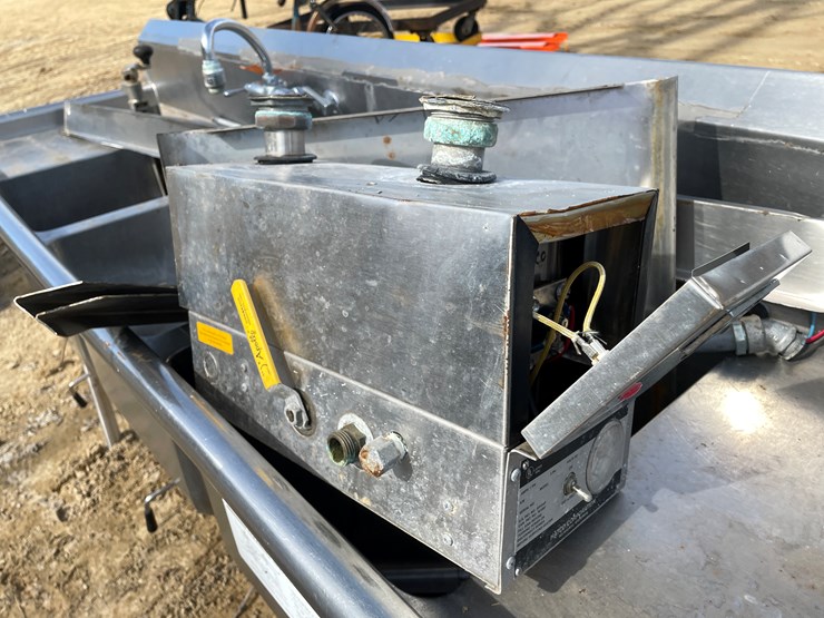 #3974-•-stainless-steel-3-bay-sink-image-10