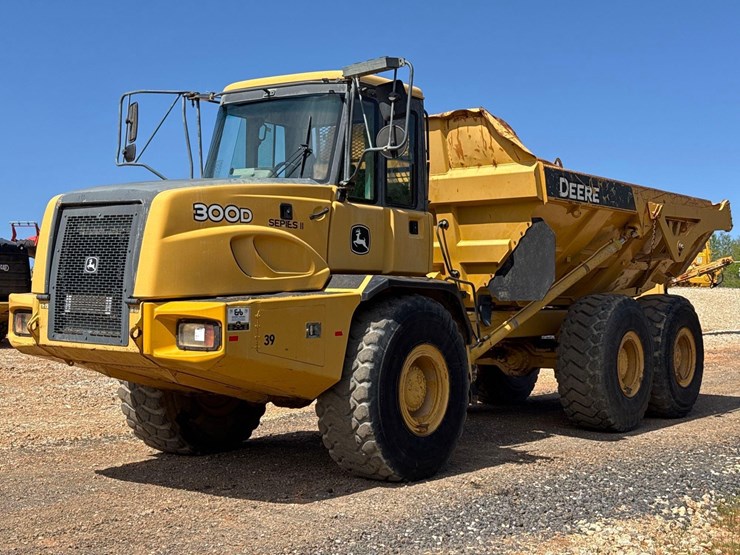 2012-deere-300d-ii-image-8