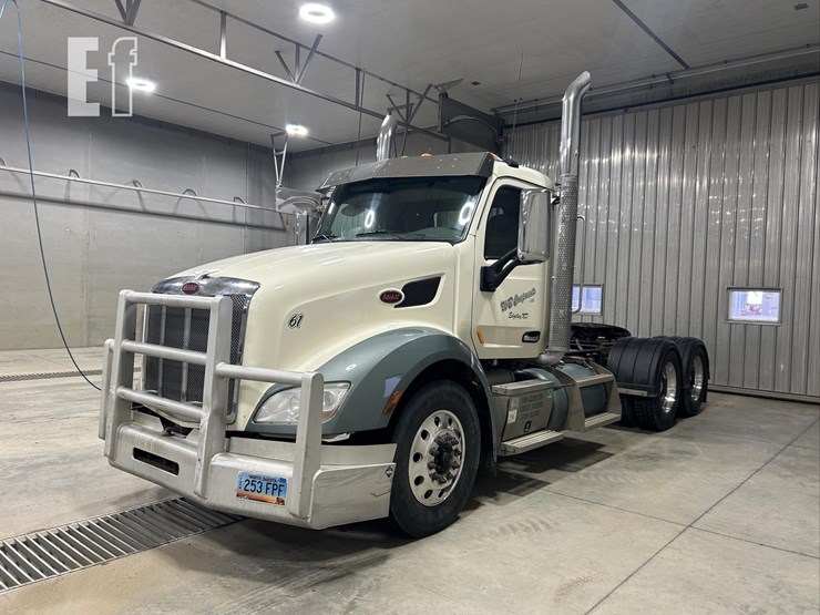 2016-peterbilt-579-image-1