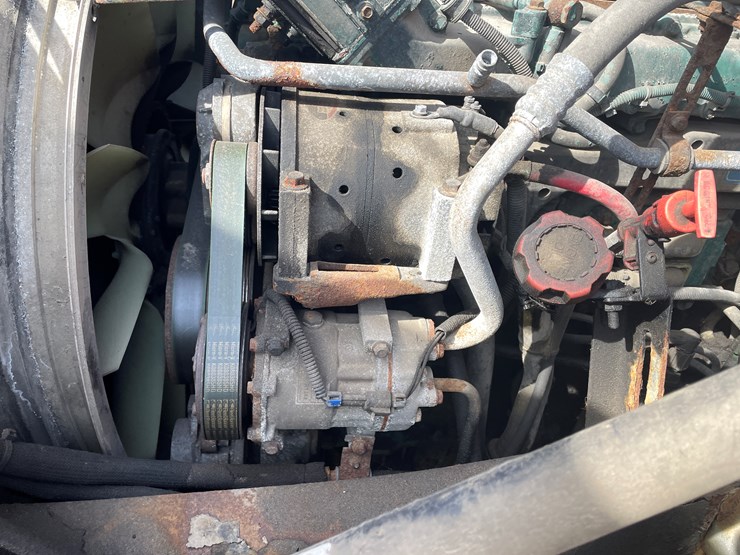 #123-•-2006-volvo-day-cab-semi-tractor-(has-wi-title)-image-64