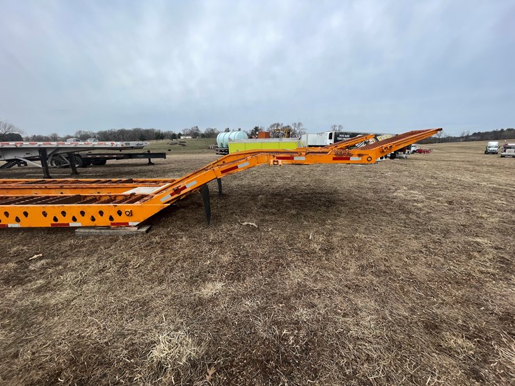 #155-•-2005-delavan-semi-truck-auto-hauler-trailer-(delay-in-title)-image-4