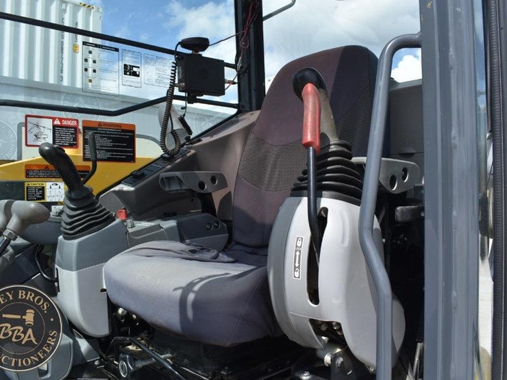 2021-deere-85g-image-48