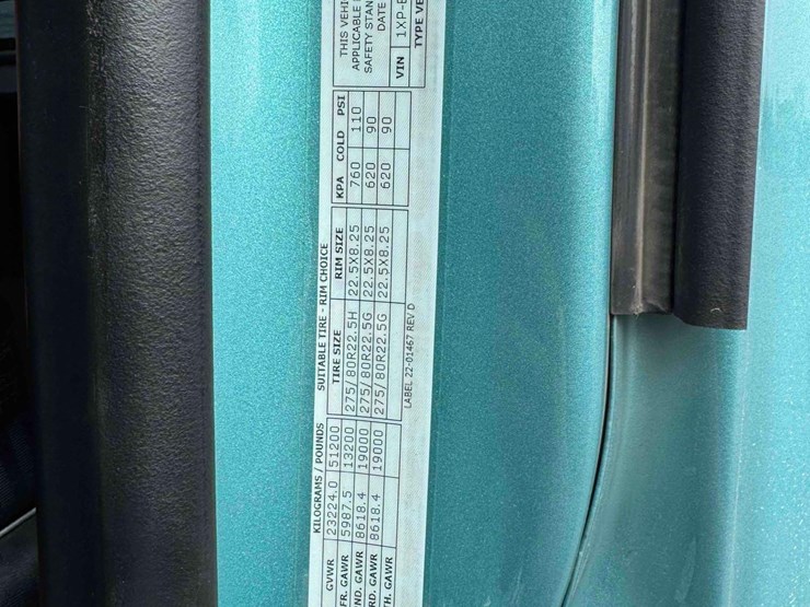 2023-peterbilt-579-image-14