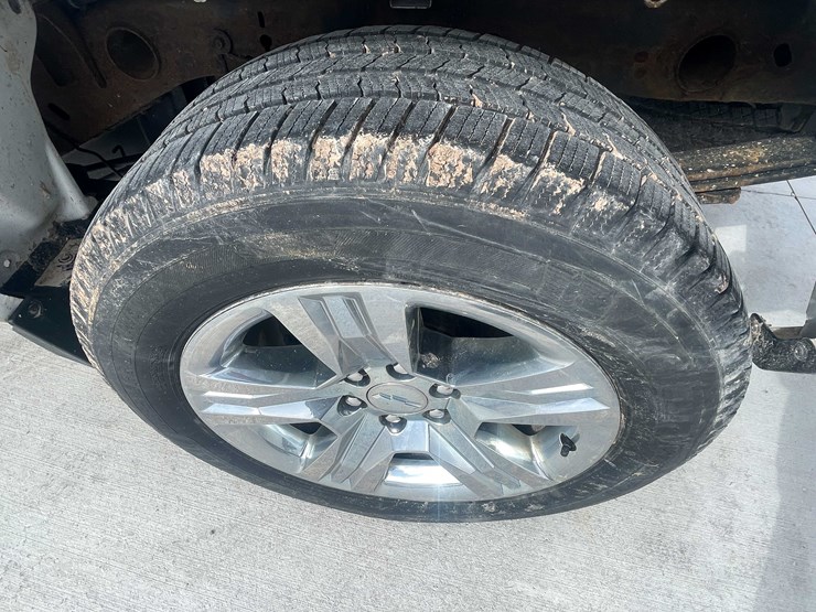 2017-chevrolet-1500-image-25