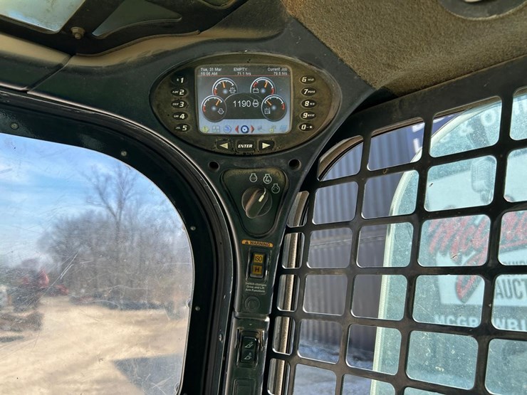 2022-bobcat-t770-image-23