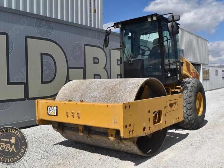 2015-caterpillar-cs66b-image-3