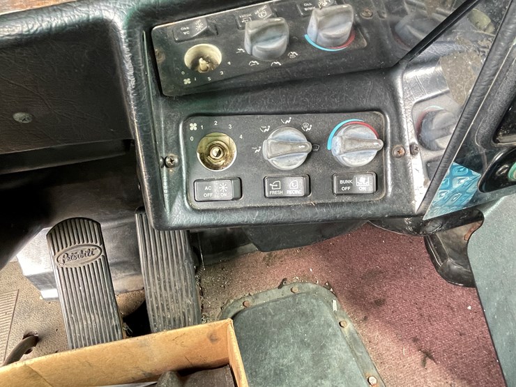 1999-peterbilt-377-image-72