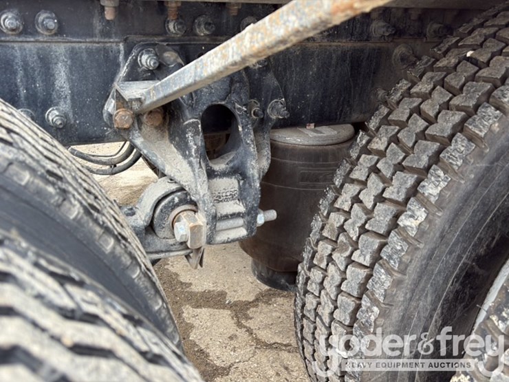 2018-peterbilt-579-image-91