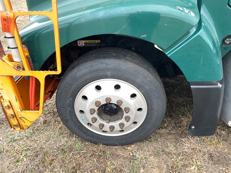 #110-•-2014-volvo-car-hauler-semi-and-trailer-(has-wi-title)-image-65