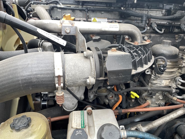 #114-•-2017-freightliner-single-axle-day-cab-semi-tractor-(has-wi-title)-image-56